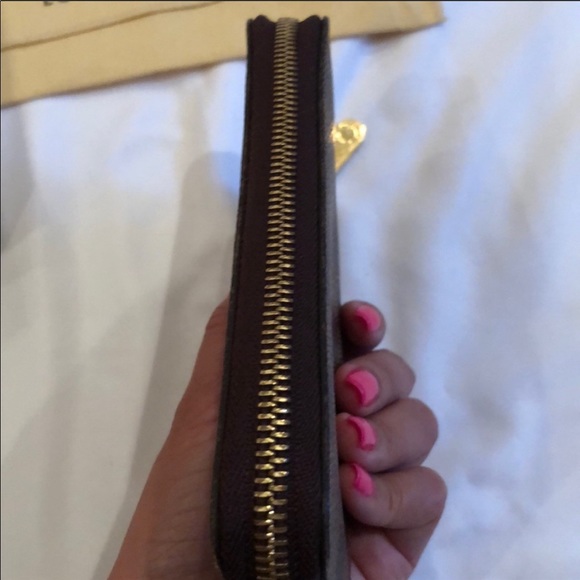 🦄 Louis Vuitton compact zippy wallet🦄 - Picture 8 of 8